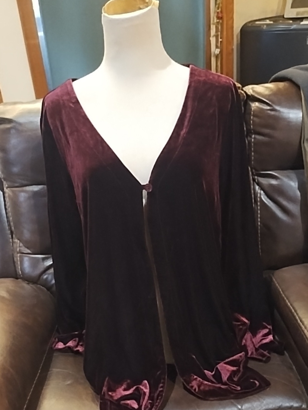 Avenue Velvet Open-Front Robe Cardigan in Deep Plum